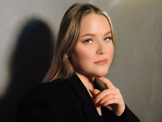 shaved pussy webcam SallySavage