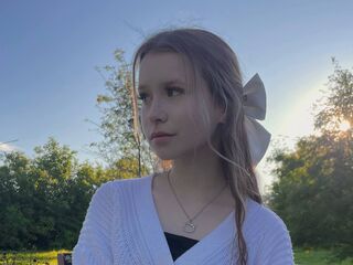 beautiful webcamgirl SophieBannington