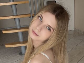 naked cam girl masturbating ThoraBeskom