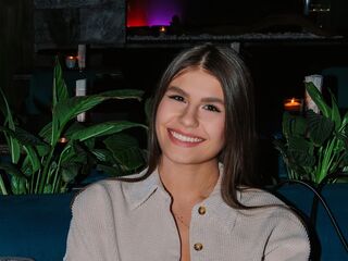 live webcam performer TiaBeumer