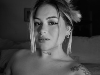 Ela Curvy